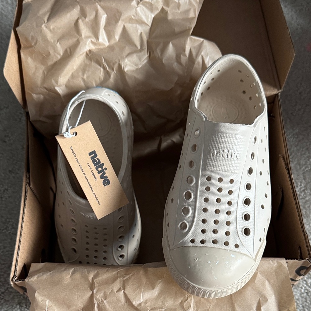 Native Kids Water Shoes in bone white